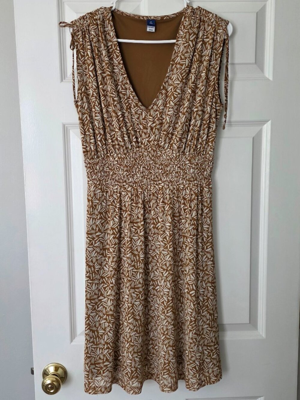 Double layer summer dress with adjustable sleeves.